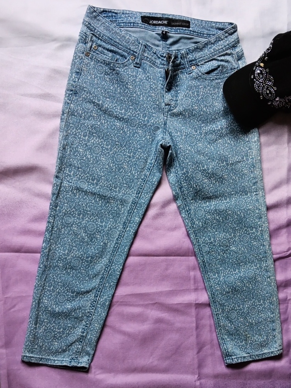 Jordache Light Blue Floral-Print Skinny Jeans These Are Capries.